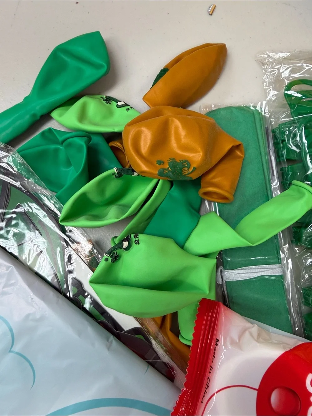 St. Patrick Party Balloon Decorations Kit - banner, Mylar balloons, glasses more